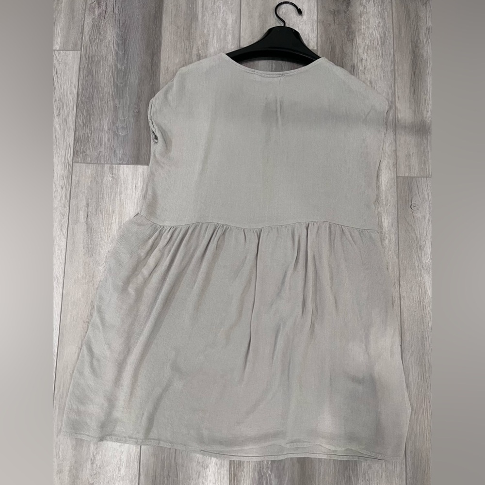 ⚜️Casual Short Sleeve Smocked Waist Dress in Light Sage Green - Picture 3 of 5